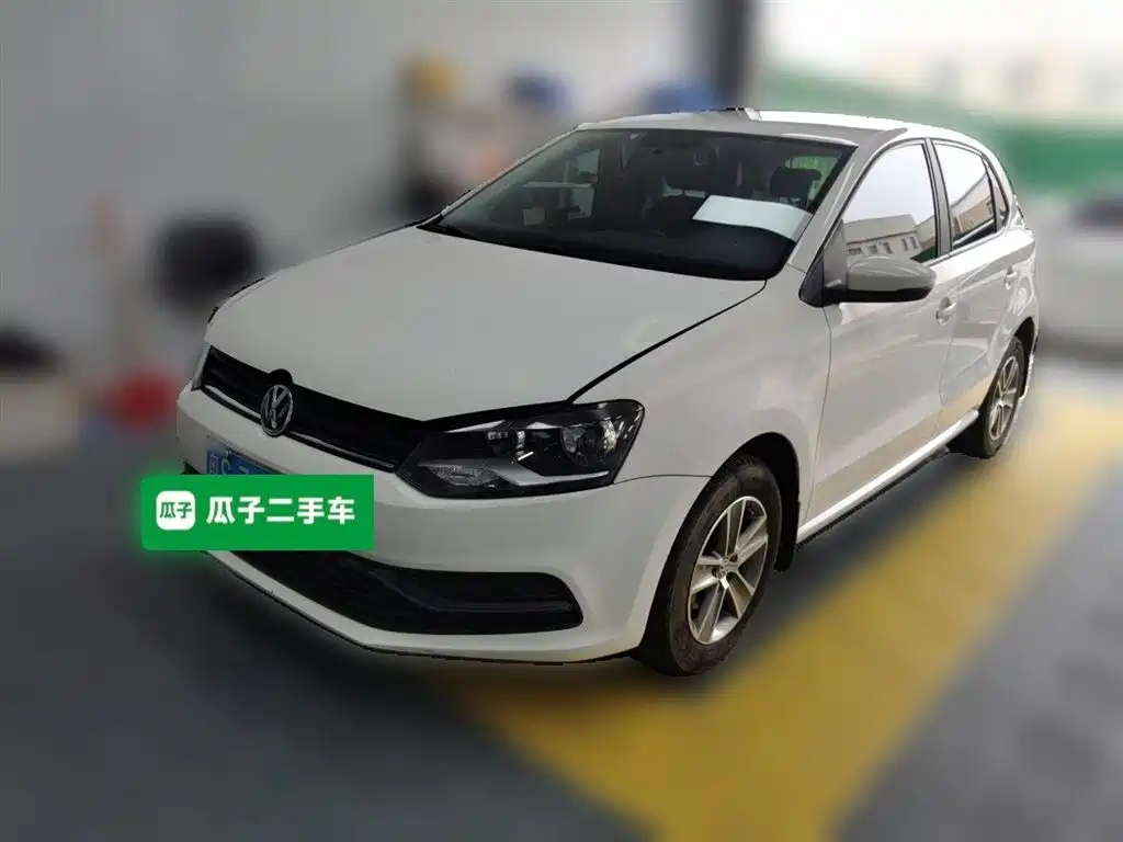 VOLKSWAGEN POLO 2016