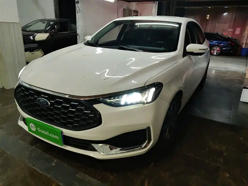 FORD ESCORT 2021