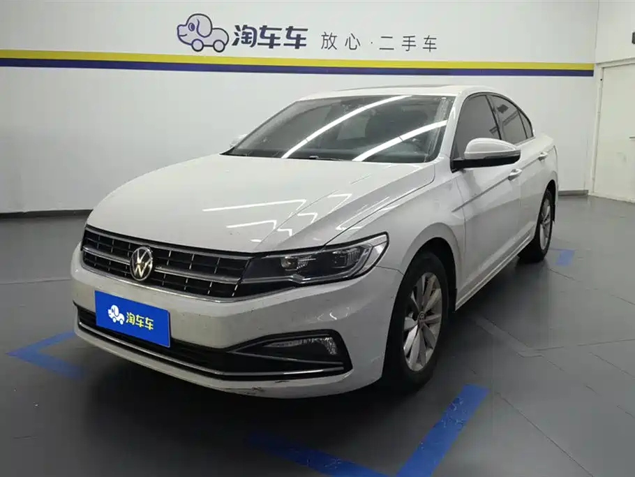 VOLKSWAGEN BORA 2021