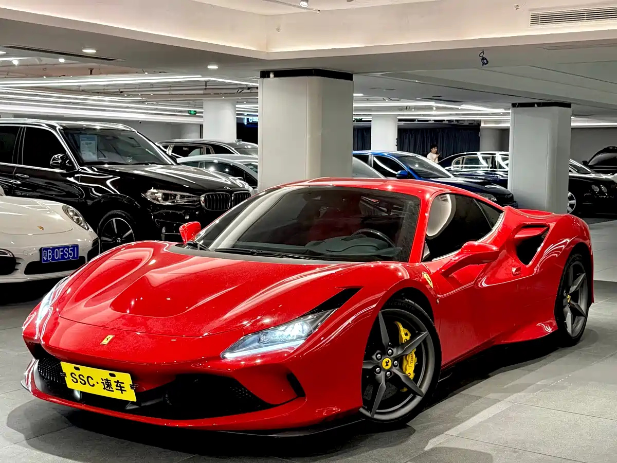 FERRARI F8 2019