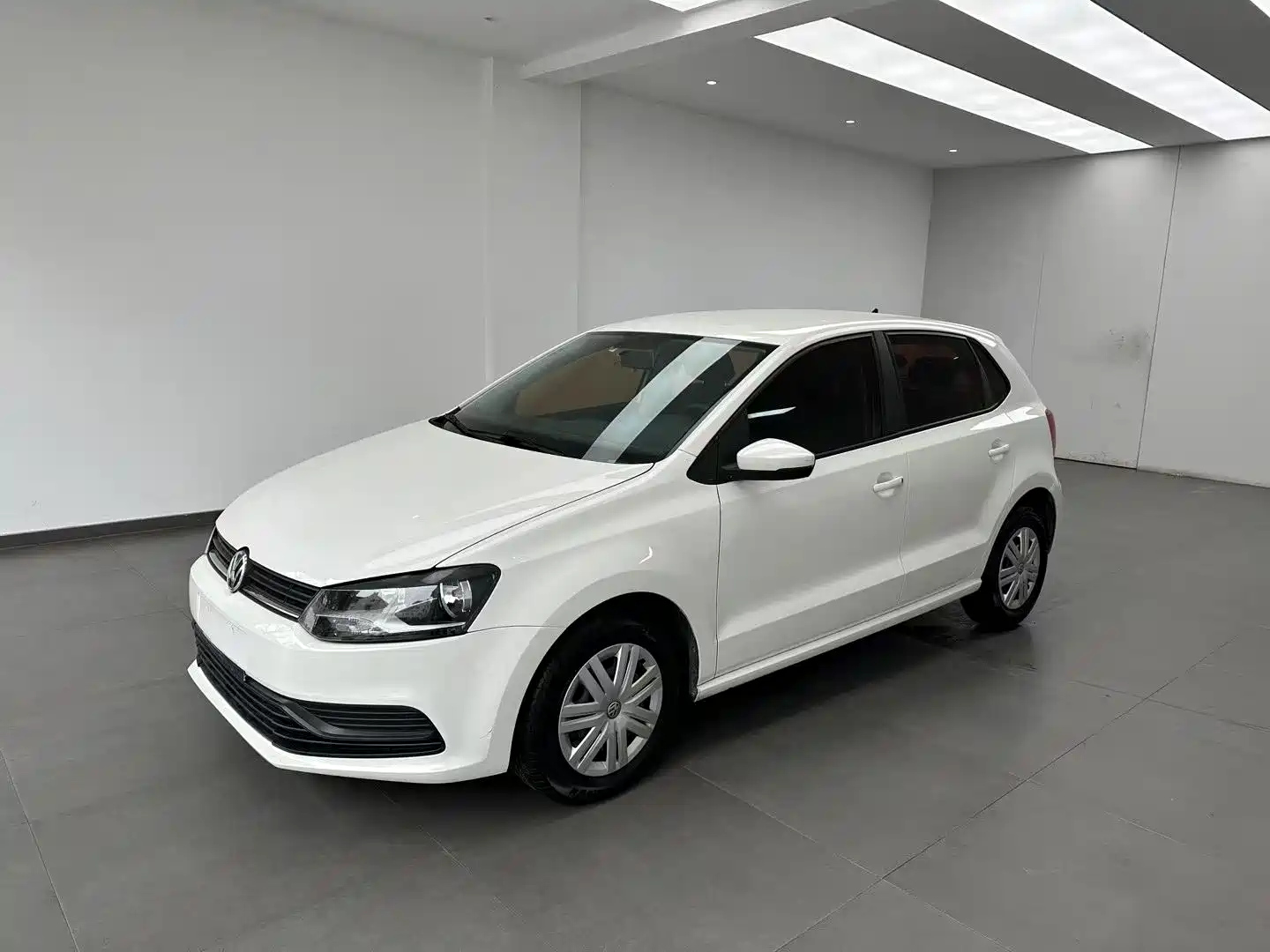 VOLKSWAGEN POLO 2016
