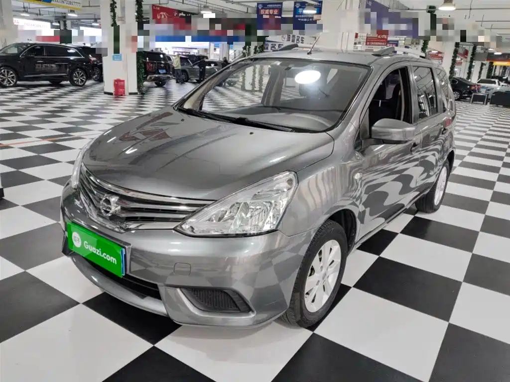 NISSAN LIVINA 2015