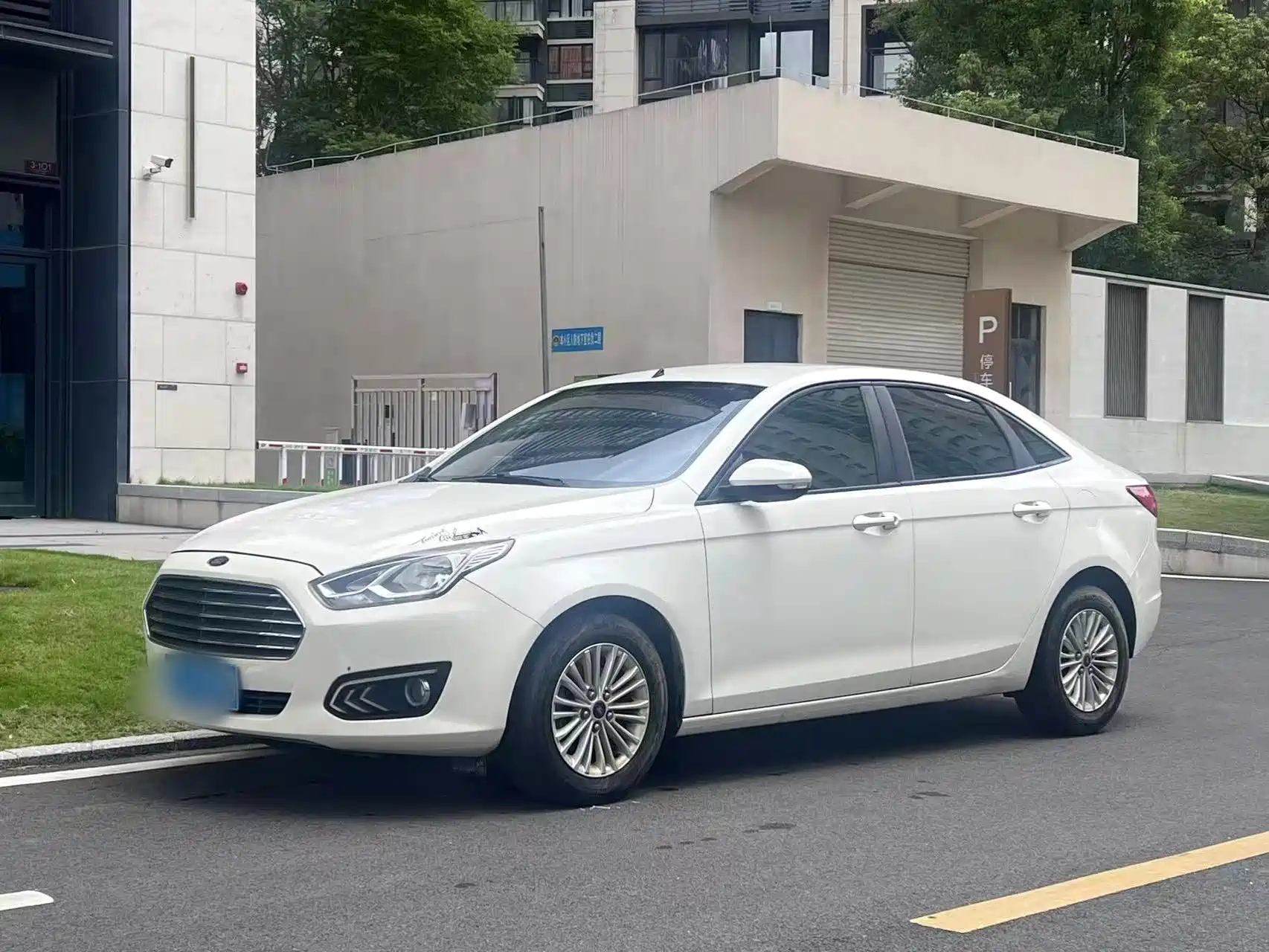 FORD ESCORT 2015