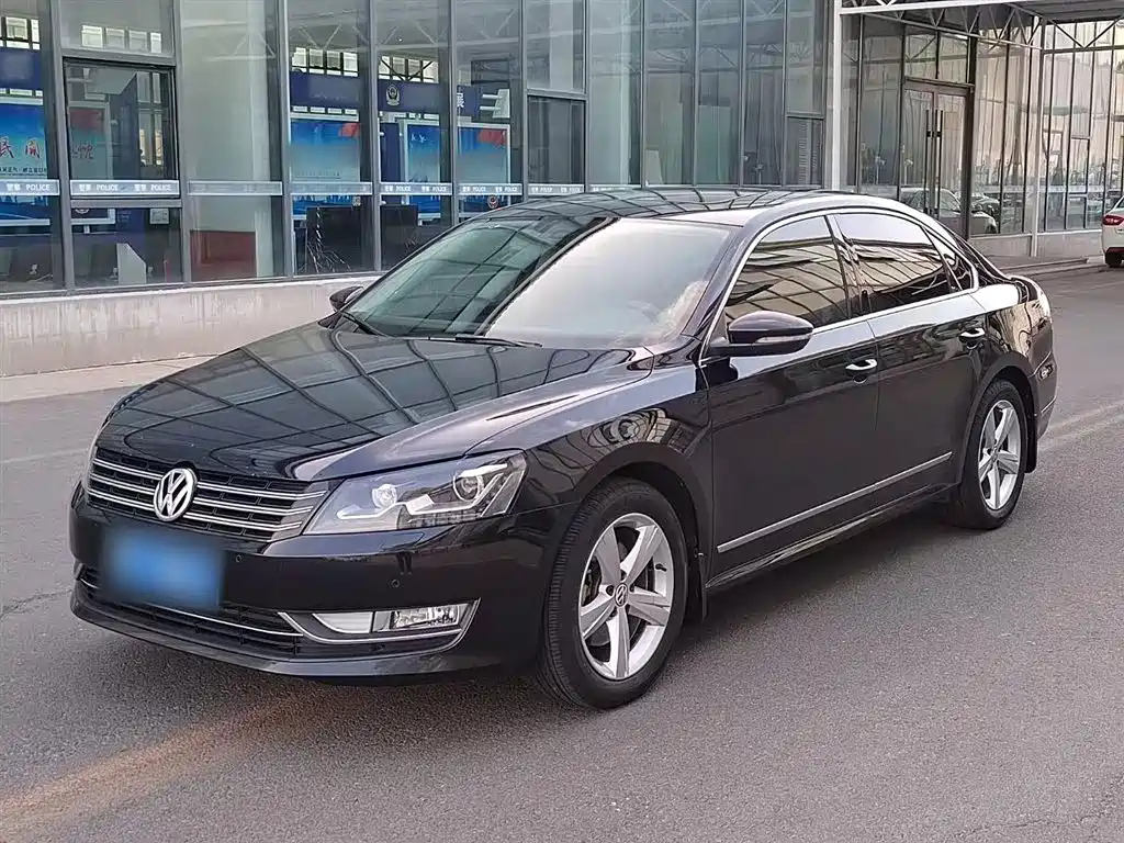 VOLKSWAGEN PASSAT 2013