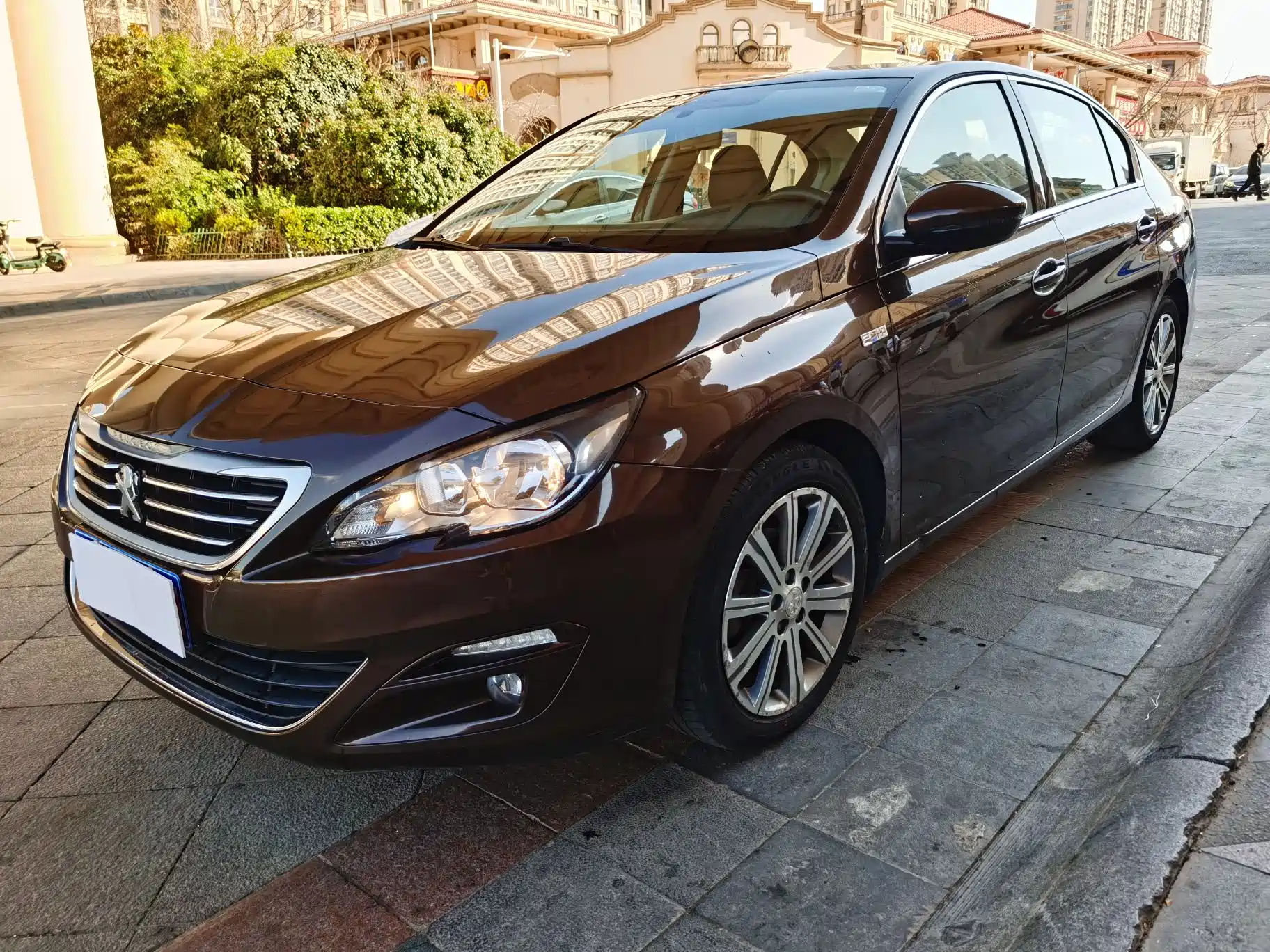 PEUGEOT 408
