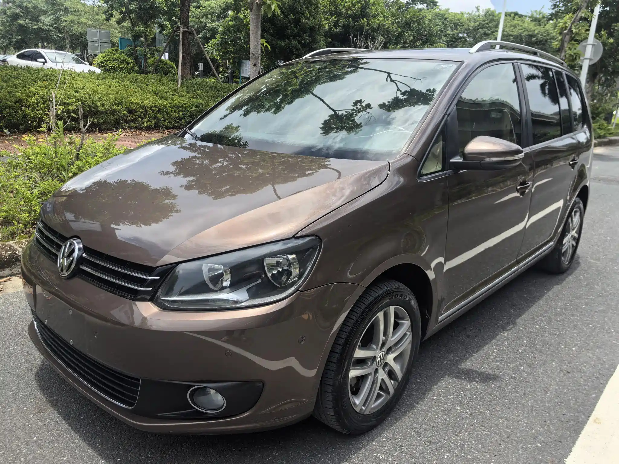 VOLKSWAGEN TOURAN 2011