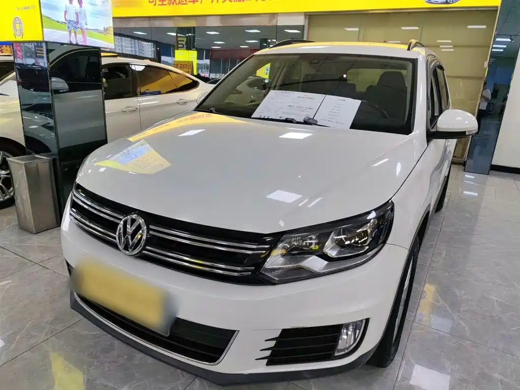 VOLKSWAGEN TIGUAN 2015
