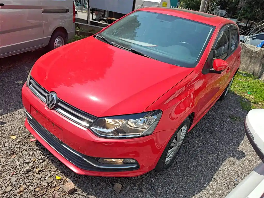 VOLKSWAGEN POLO 2016