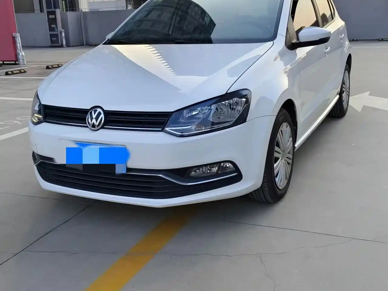 VOLKSWAGEN POLO 2016