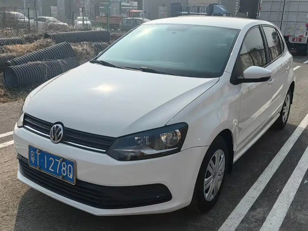 VOLKSWAGEN POLO 2016