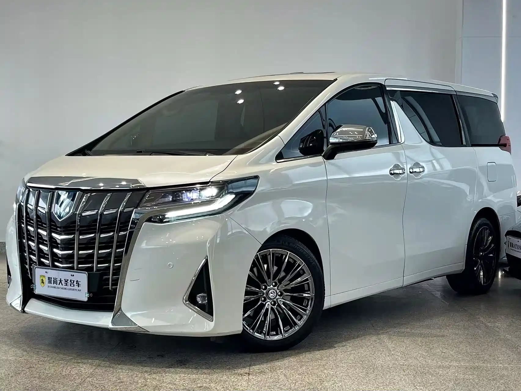 TOYOTA ALPHARD 2018