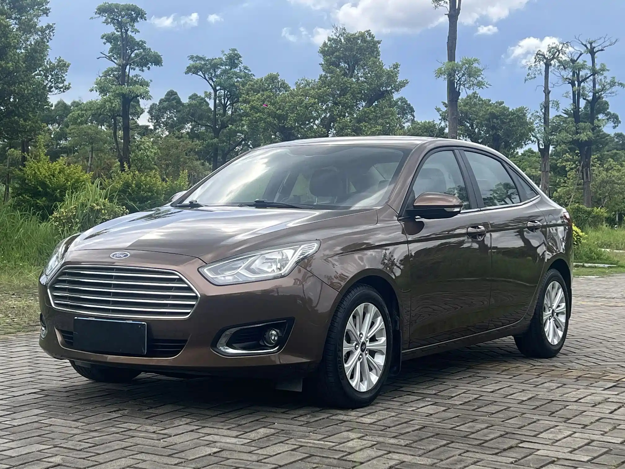 FORD ESCORT 2015