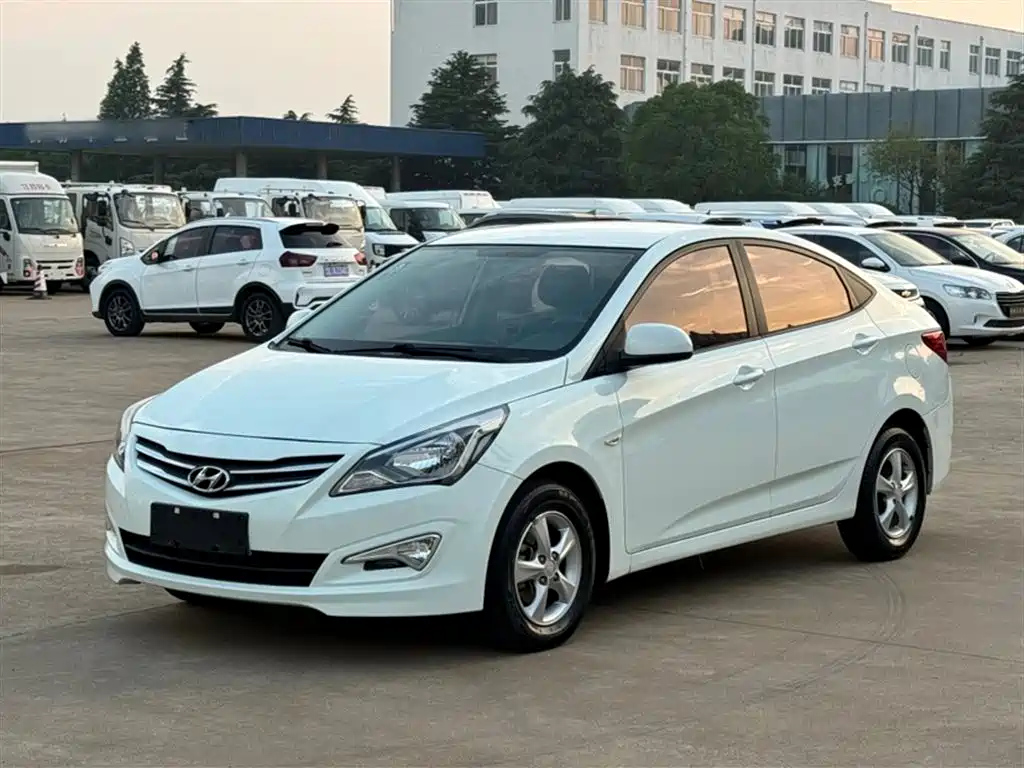 HYUNDAI RENA