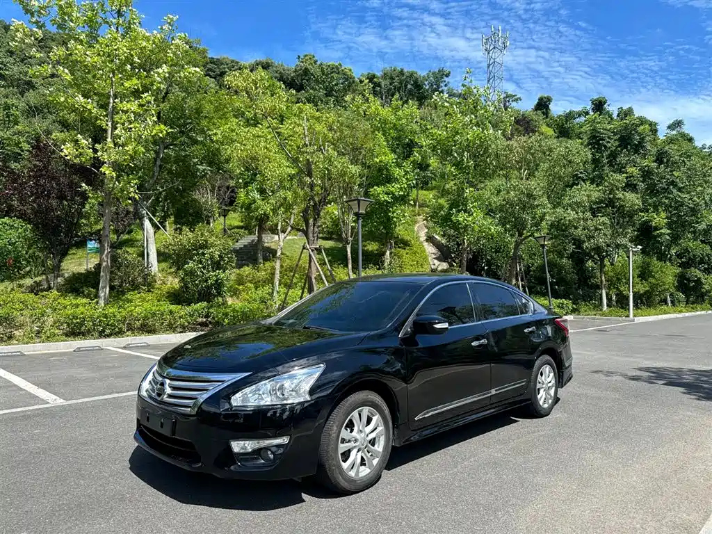NISSAN TEANA 2013