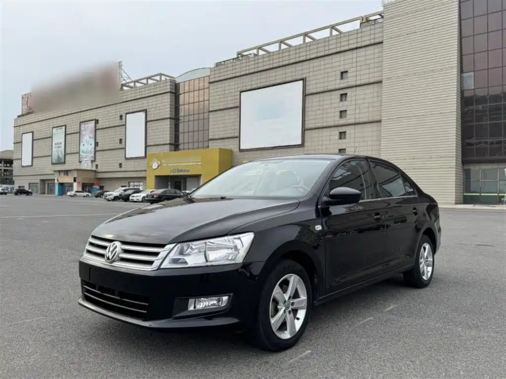 VOLKSWAGEN SANTANA 2015