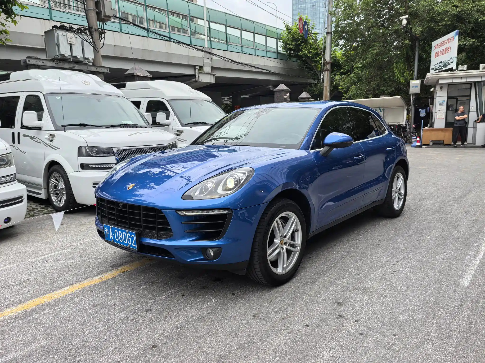 PORSCHE MACAN