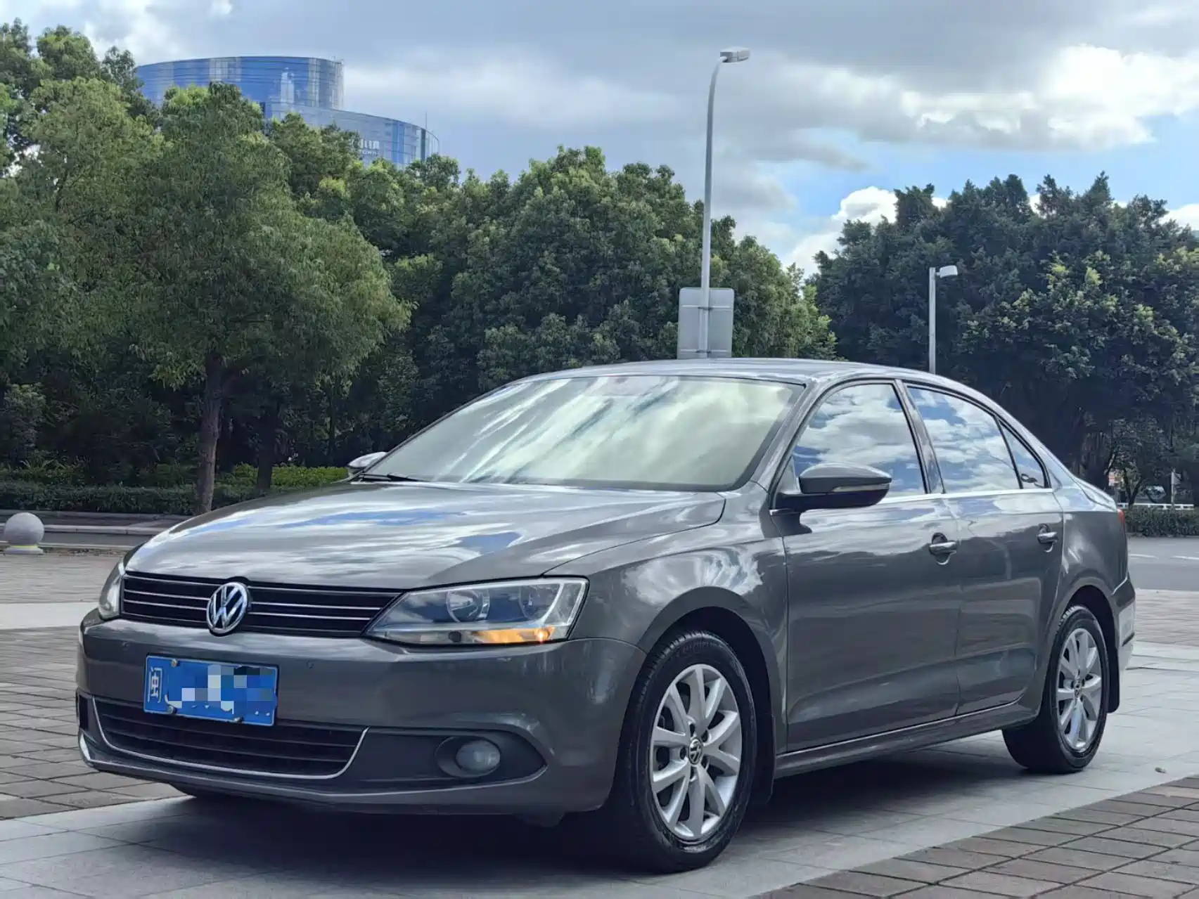 VOLKSWAGEN SAGITAR 2012