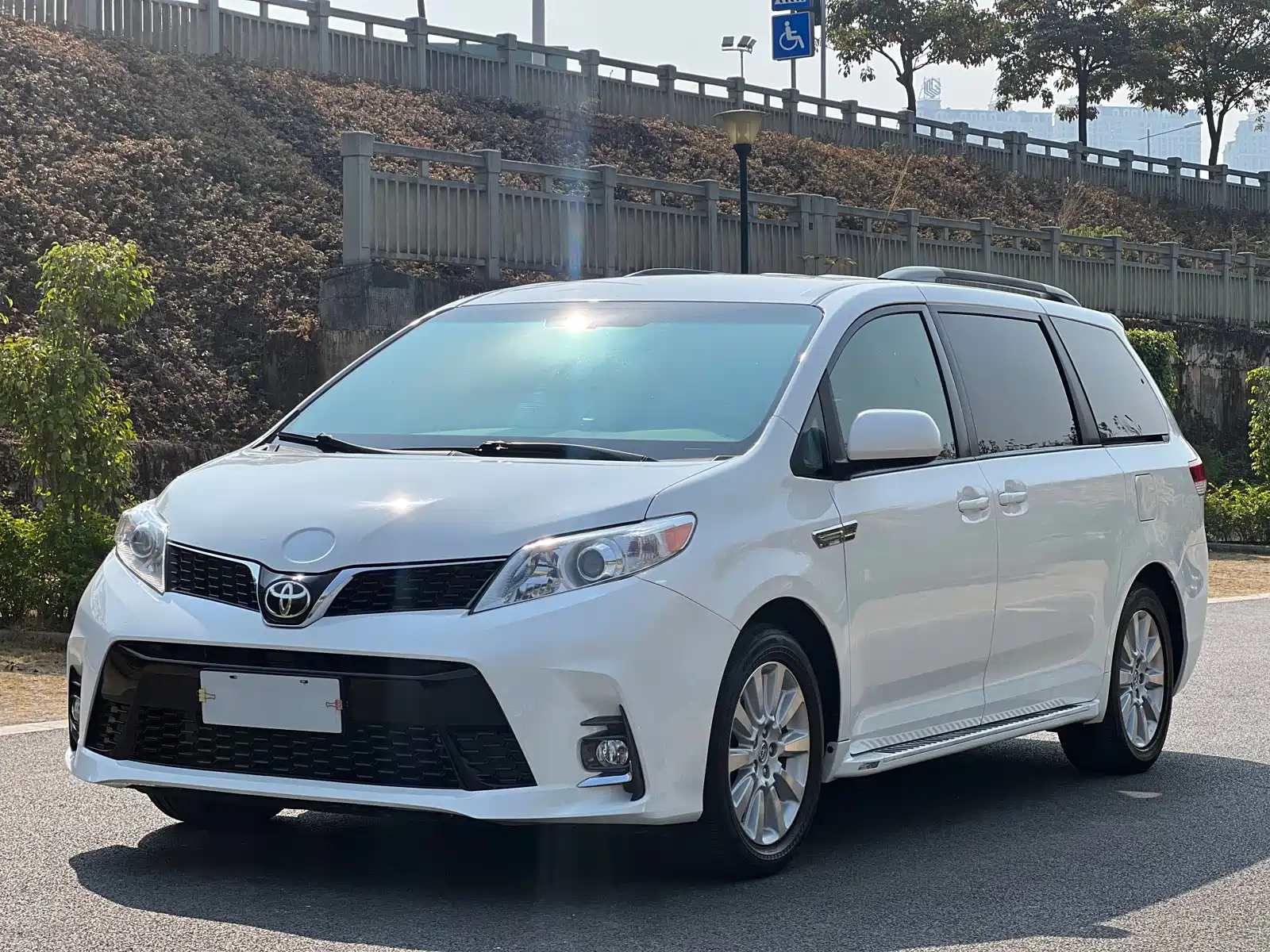 TOYOTA SIENNA 2015