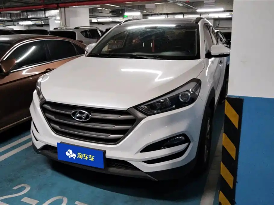 HYUNDAI TUCSON 2015