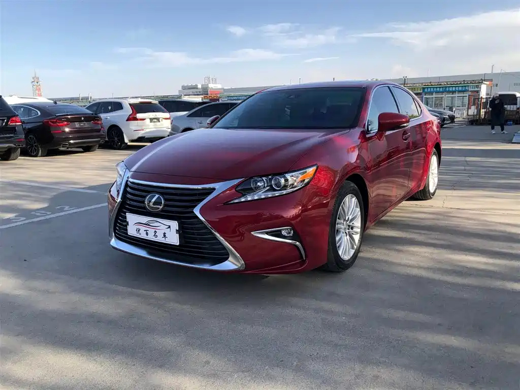 LEXUS ES 2015