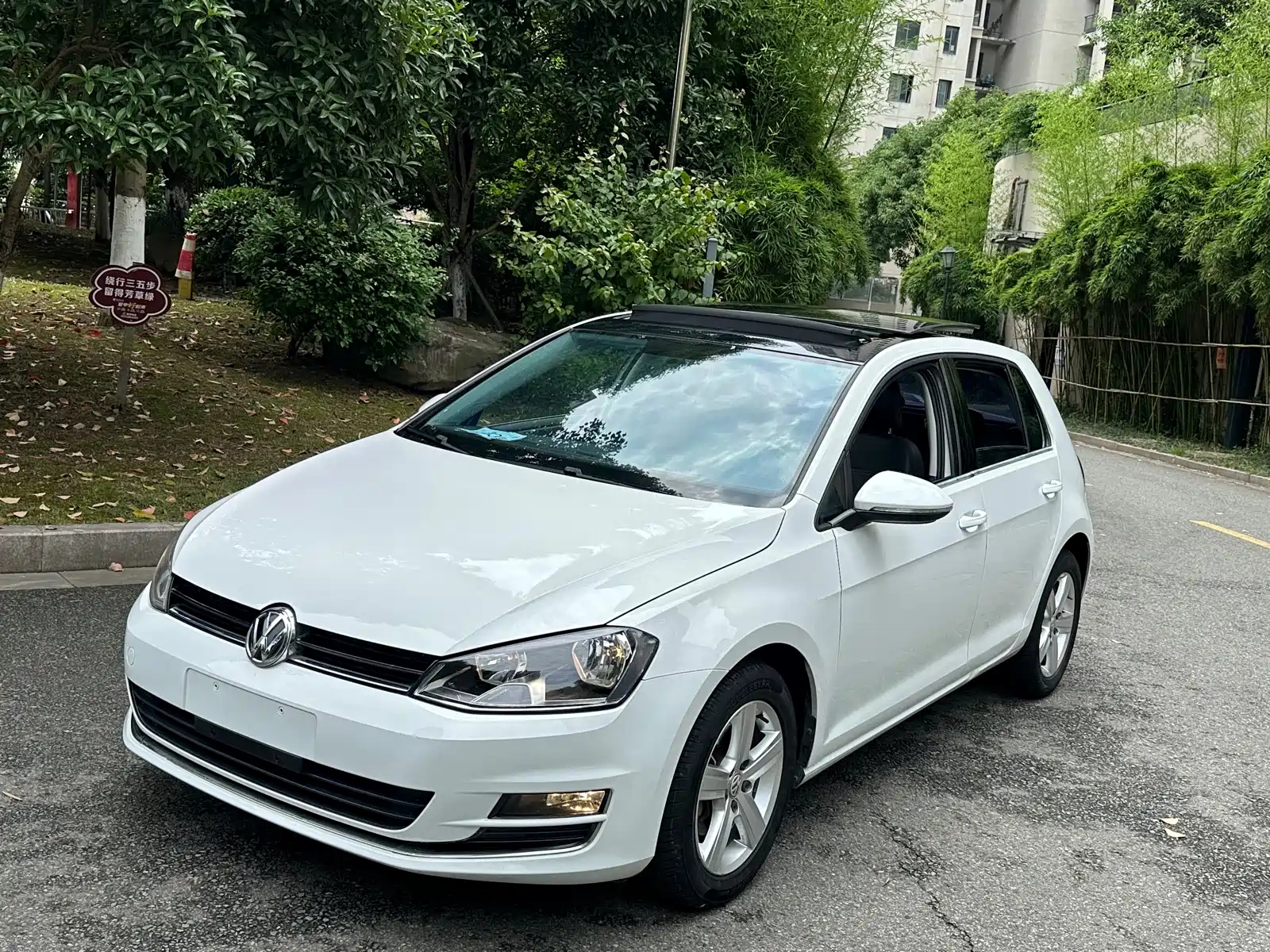 VOLKSWAGEN GOLF 2015