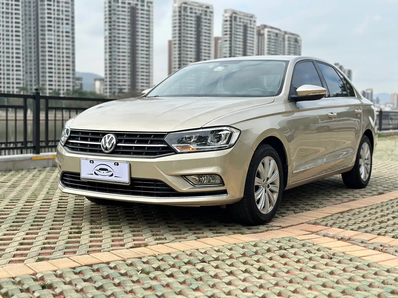 VOLKSWAGEN BORA