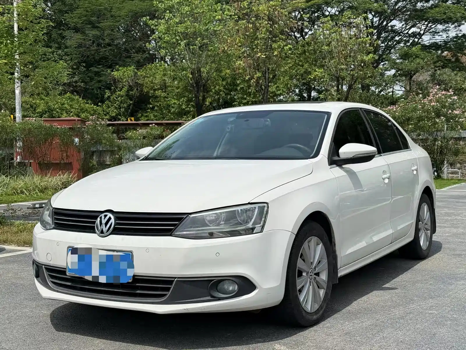 VOLKSWAGEN SAGITAR 2014