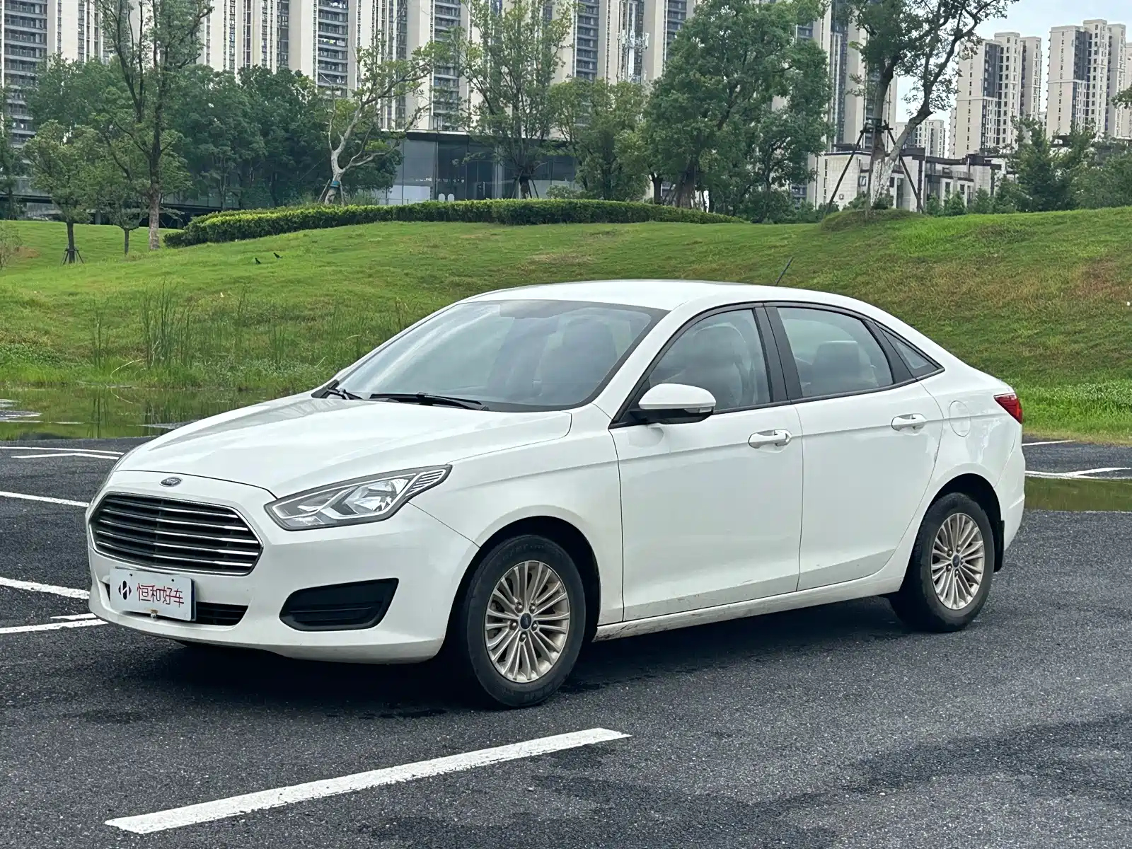 FORD ESCORT 2017