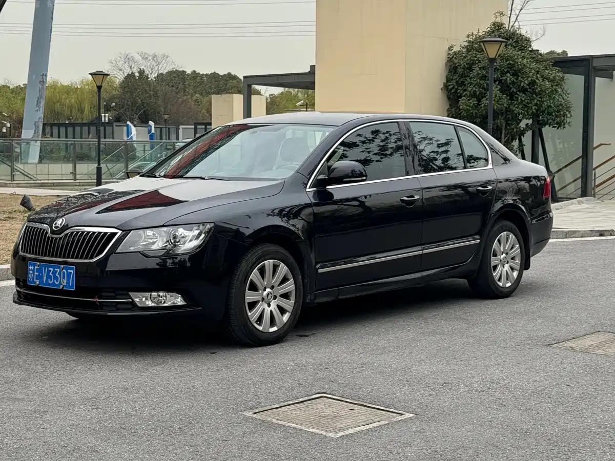 SKODA SUPERB