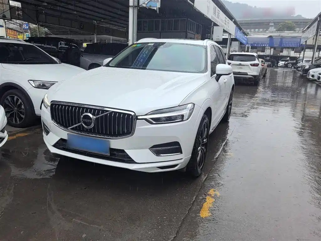 VOLVO XC60 2021