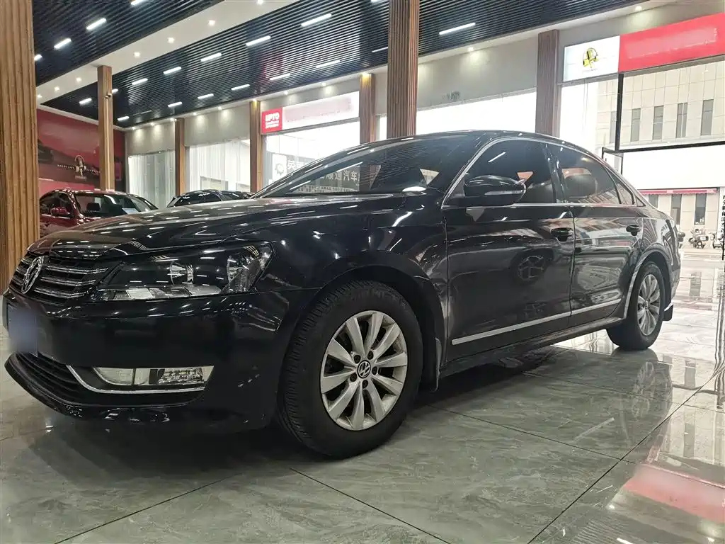 VOLKSWAGEN PASSAT 2013