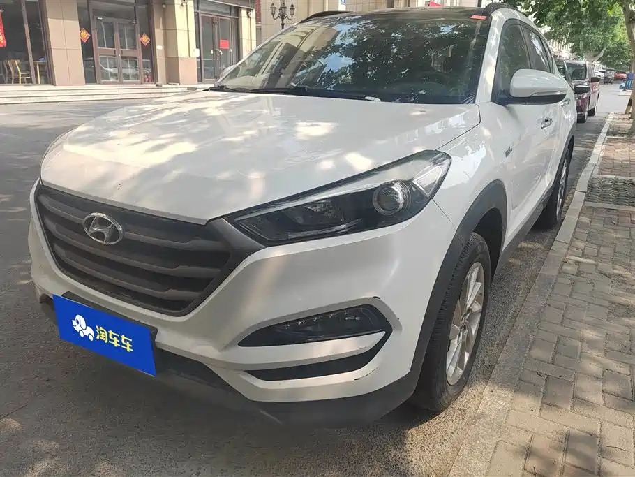 HYUNDAI TUCSON 2015