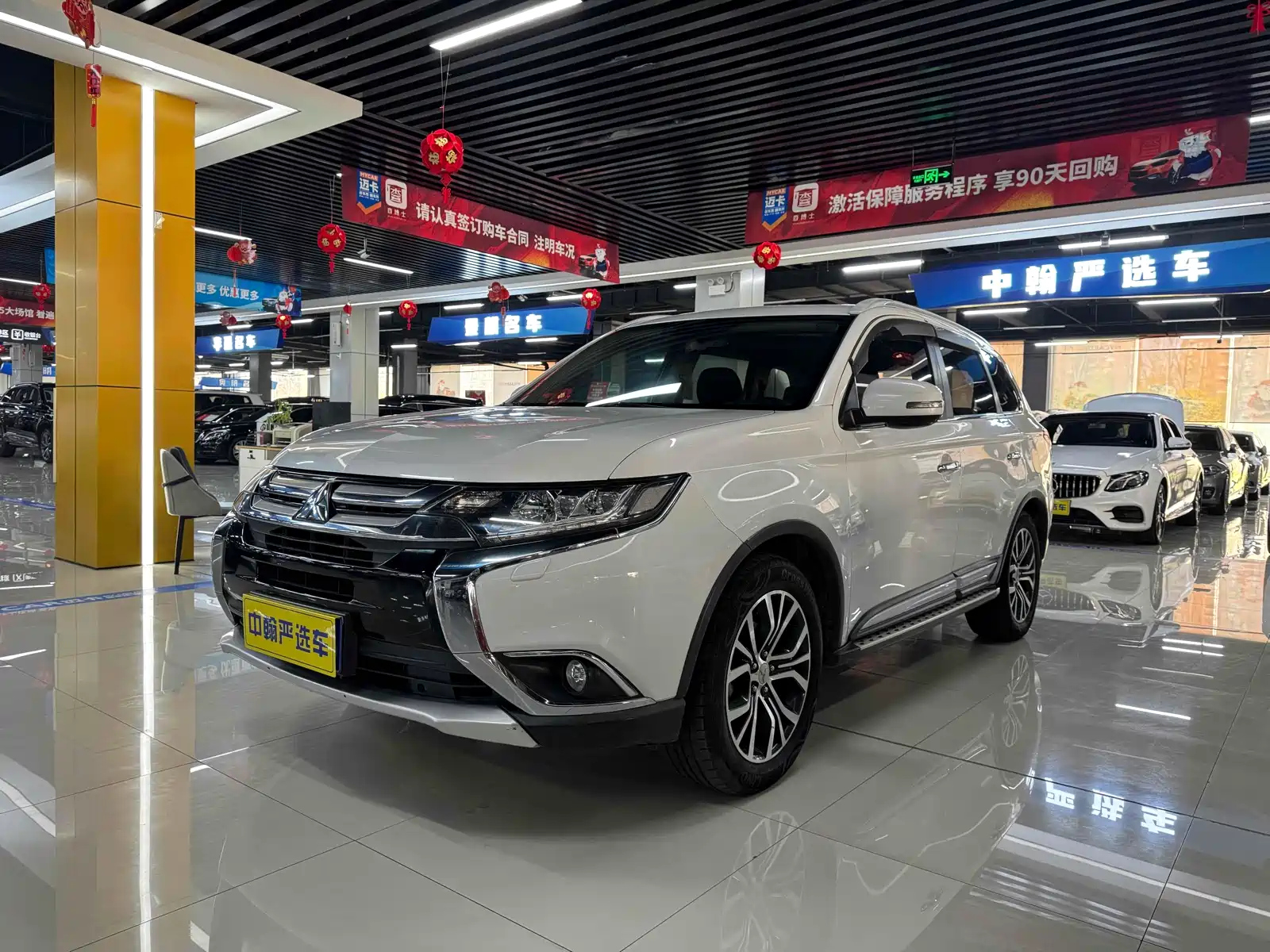 MITSUBISHI OUTLANDER 2016