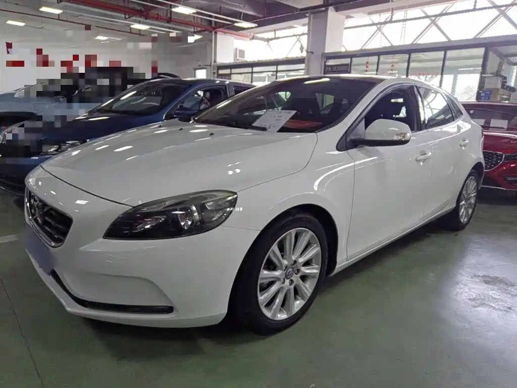 VOLVO V40 2013