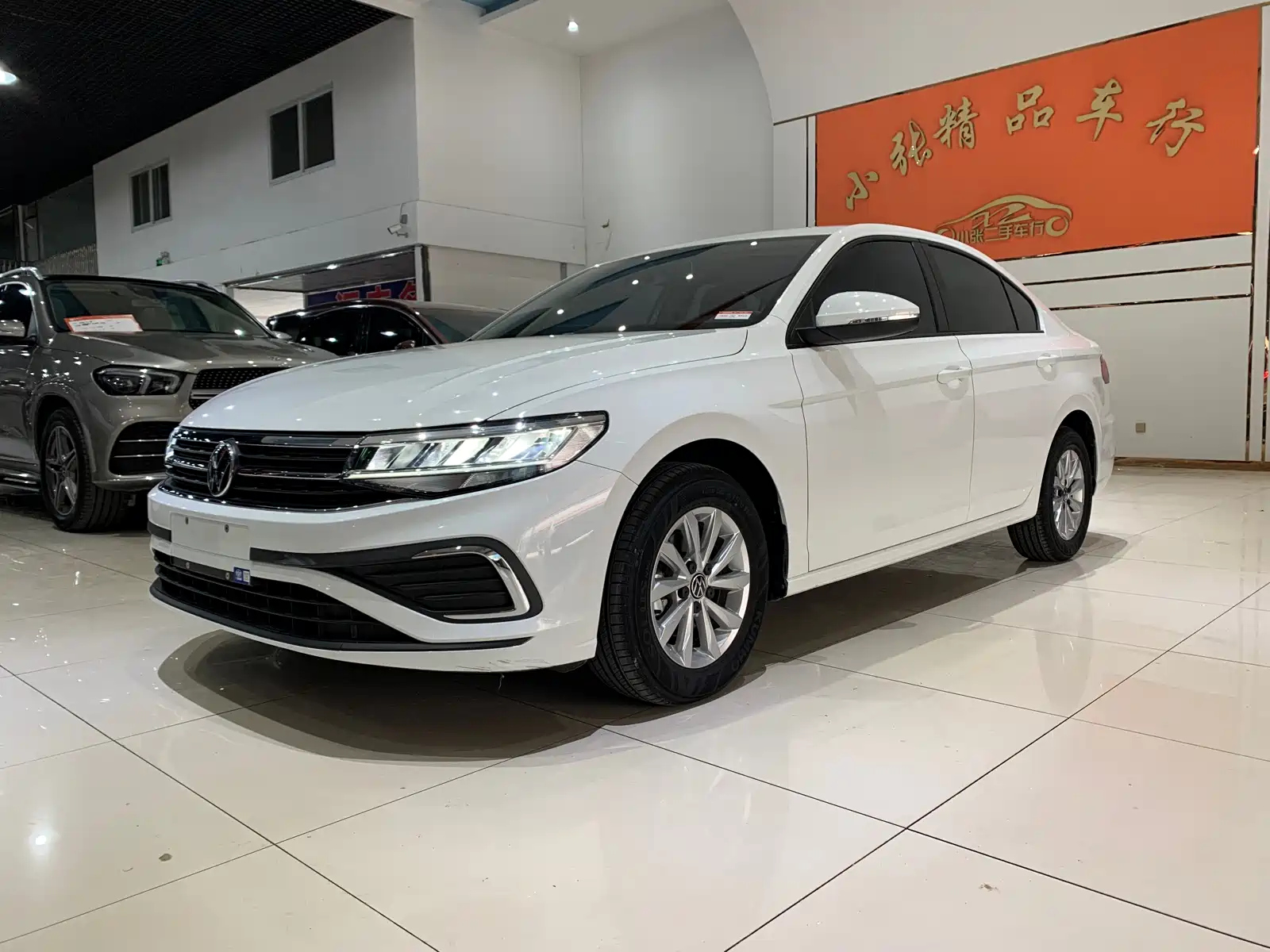 VOLKSWAGEN BORA 2023