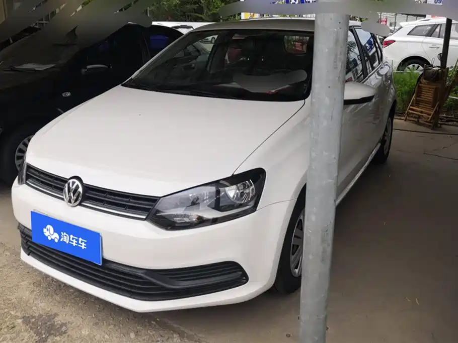 VOLKSWAGEN POLO 2016