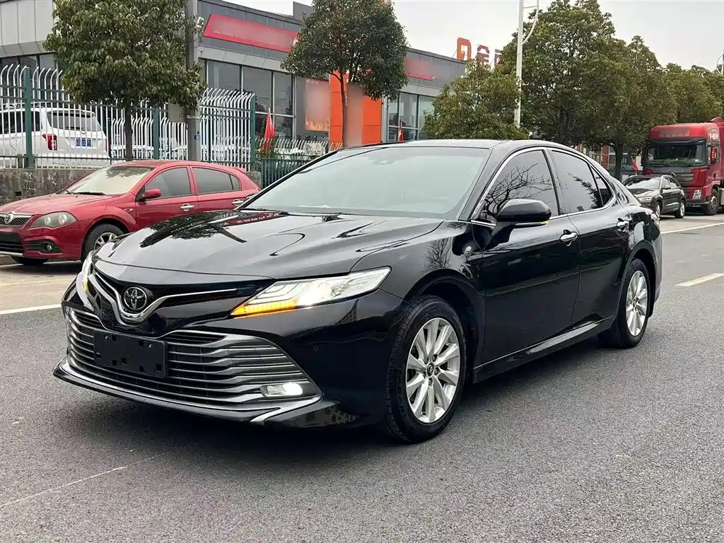TOYOTA CAMRY 2019