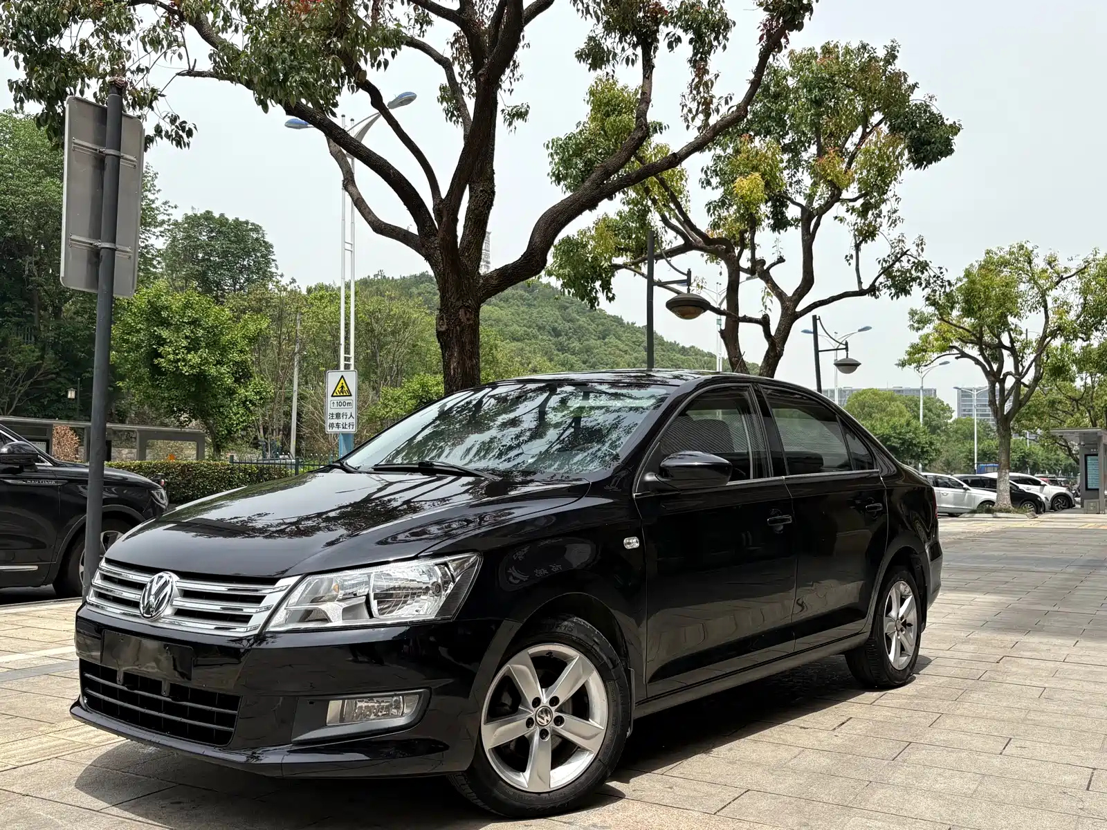 VOLKSWAGEN SANTANA 2015