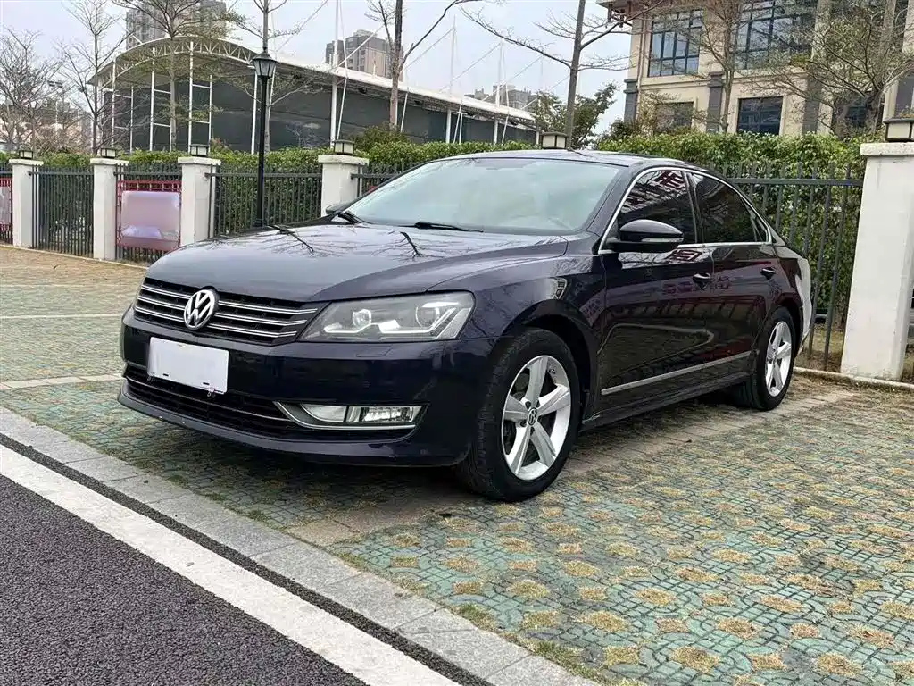VOLKSWAGEN PASSAT 2014