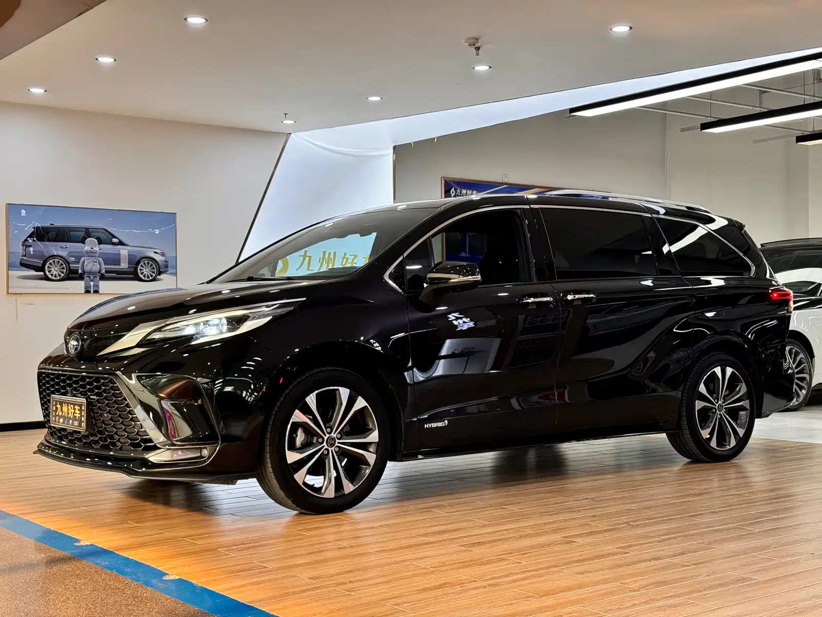TOYOTA GRANVIA 2023