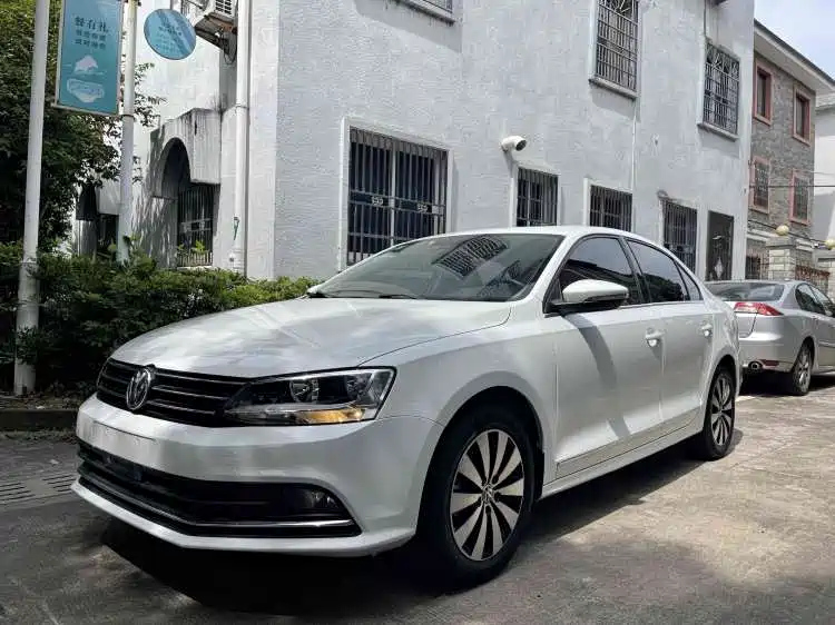 VOLKSWAGEN SAGITAR 2017