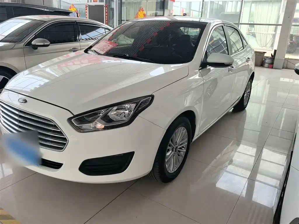 FORD ESCORT 2017