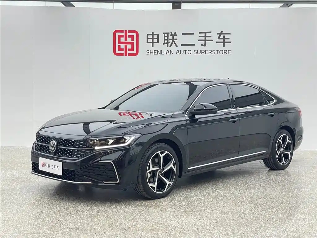 VOLKSWAGEN PASSAT 2024