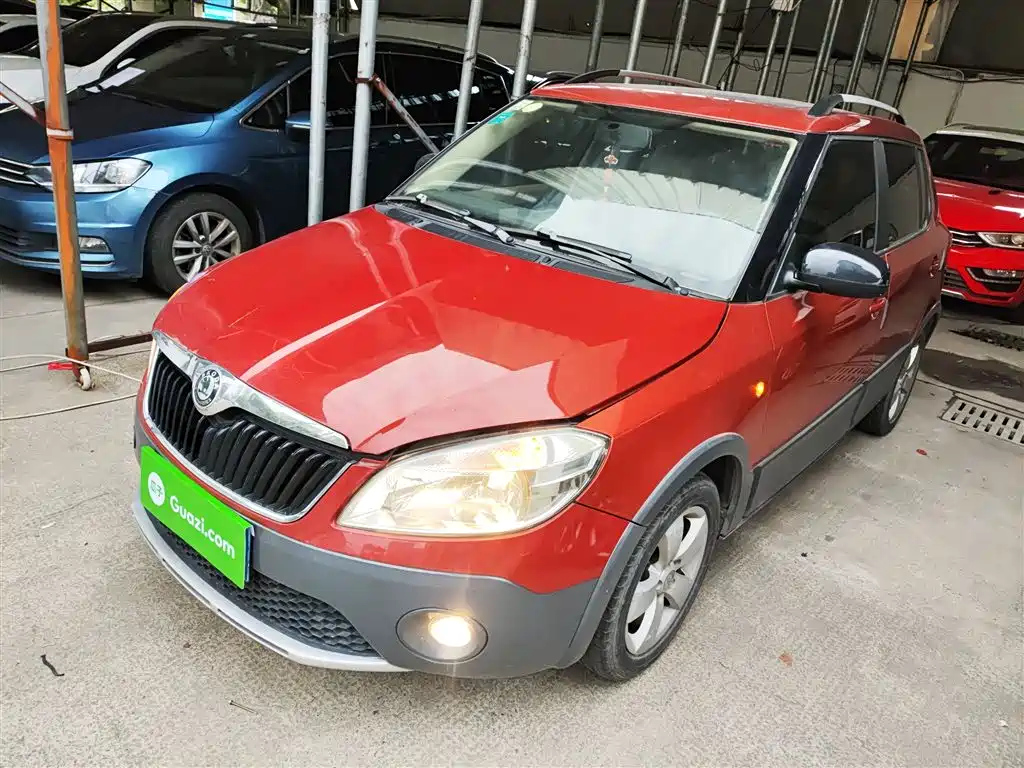 SKODA FASCIA 2012