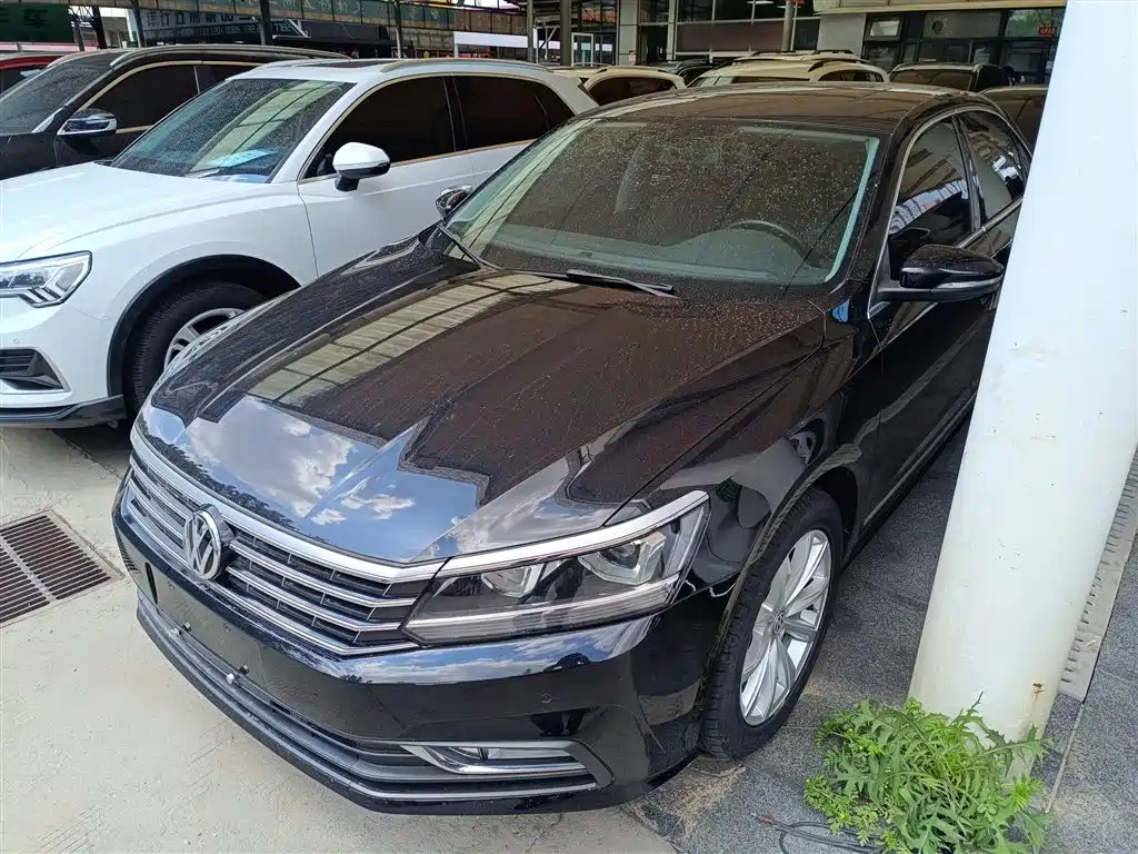 VOLKSWAGEN PASSAT 2017