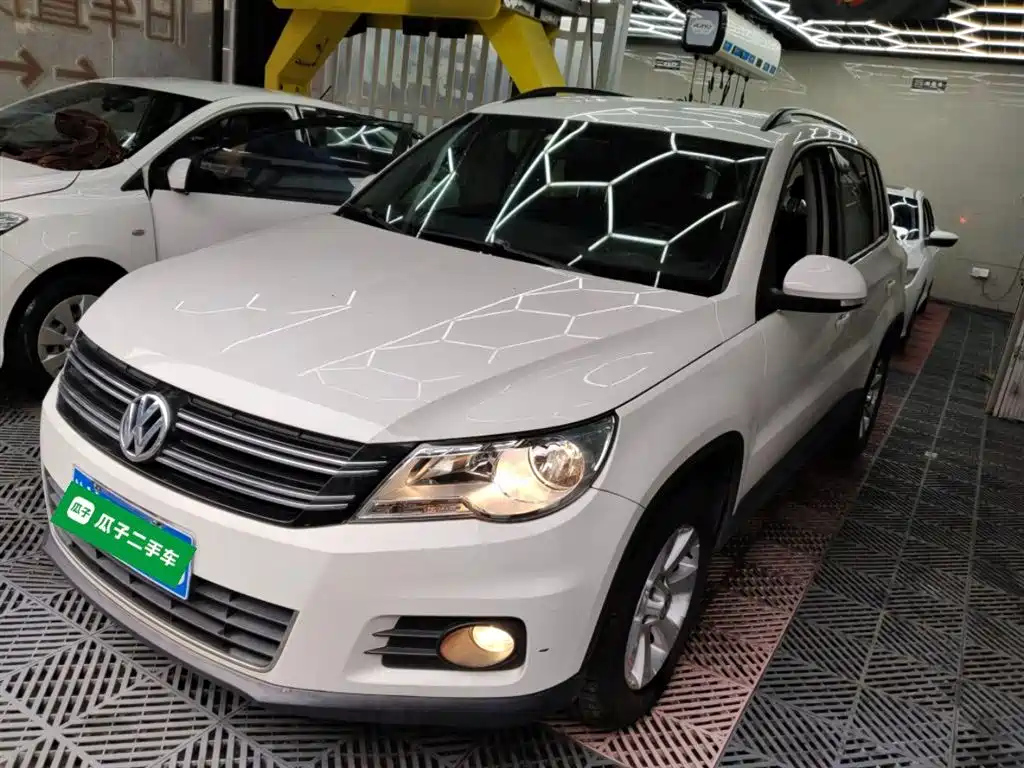VOLKSWAGEN TIGUAN 2012