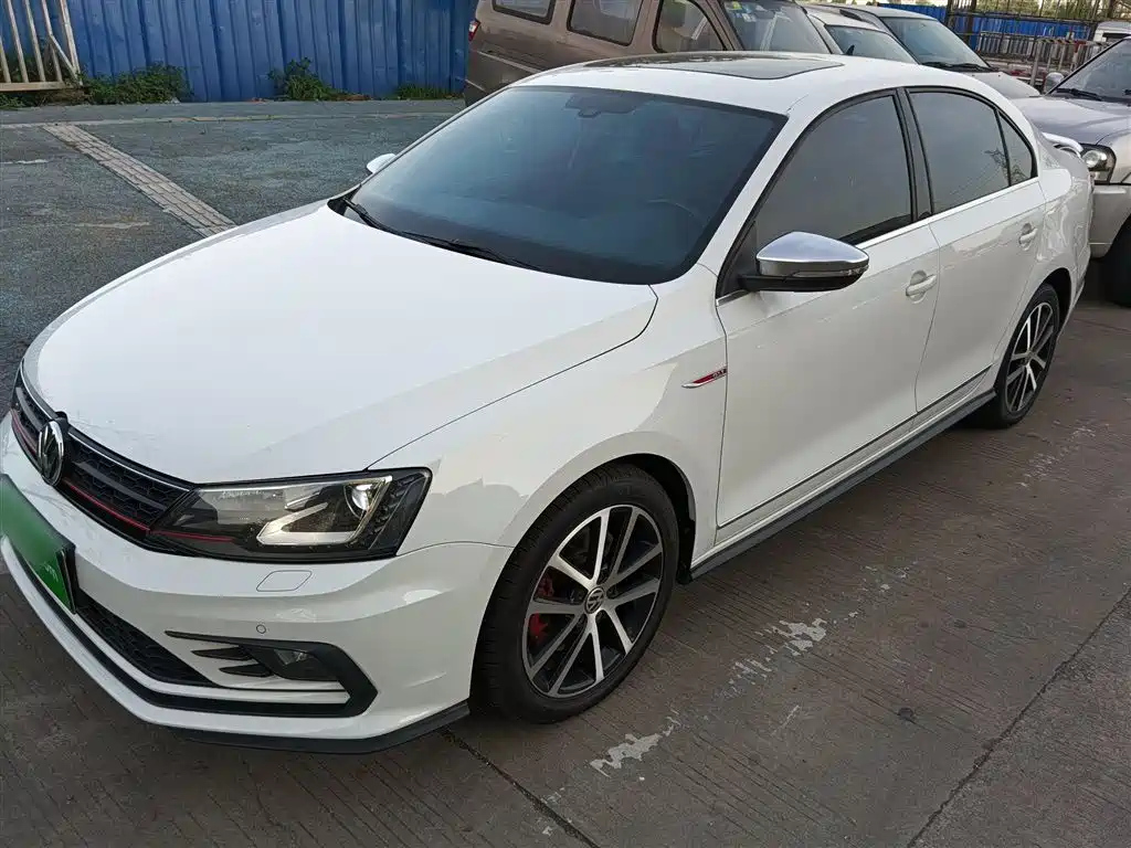 VOLKSWAGEN SAGITAR 2016