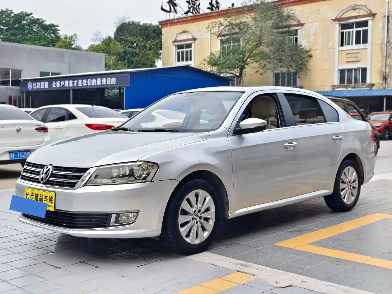 VOLKSWAGEN LAVIDA 2013