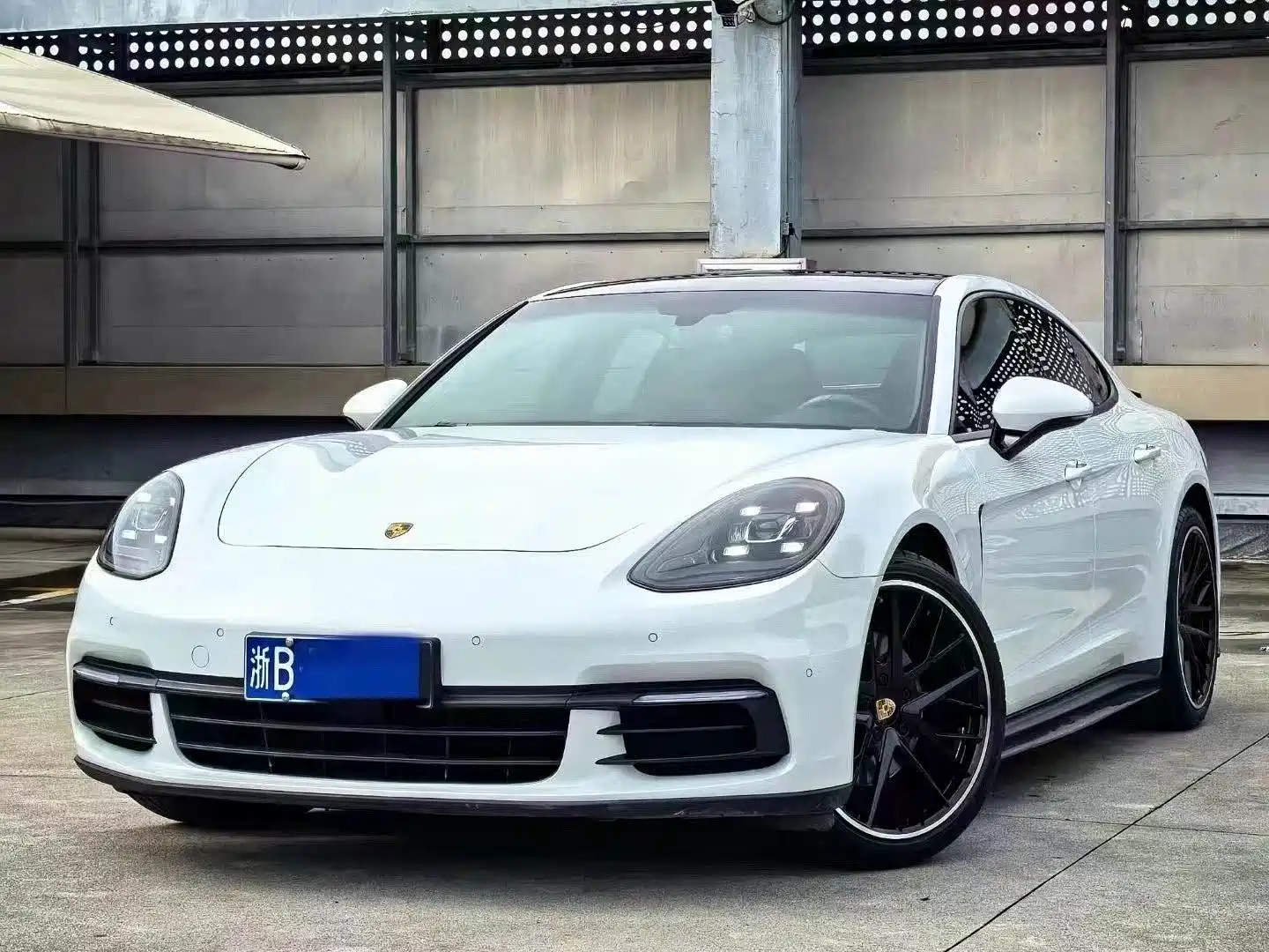 PORSCHE PANAMERA