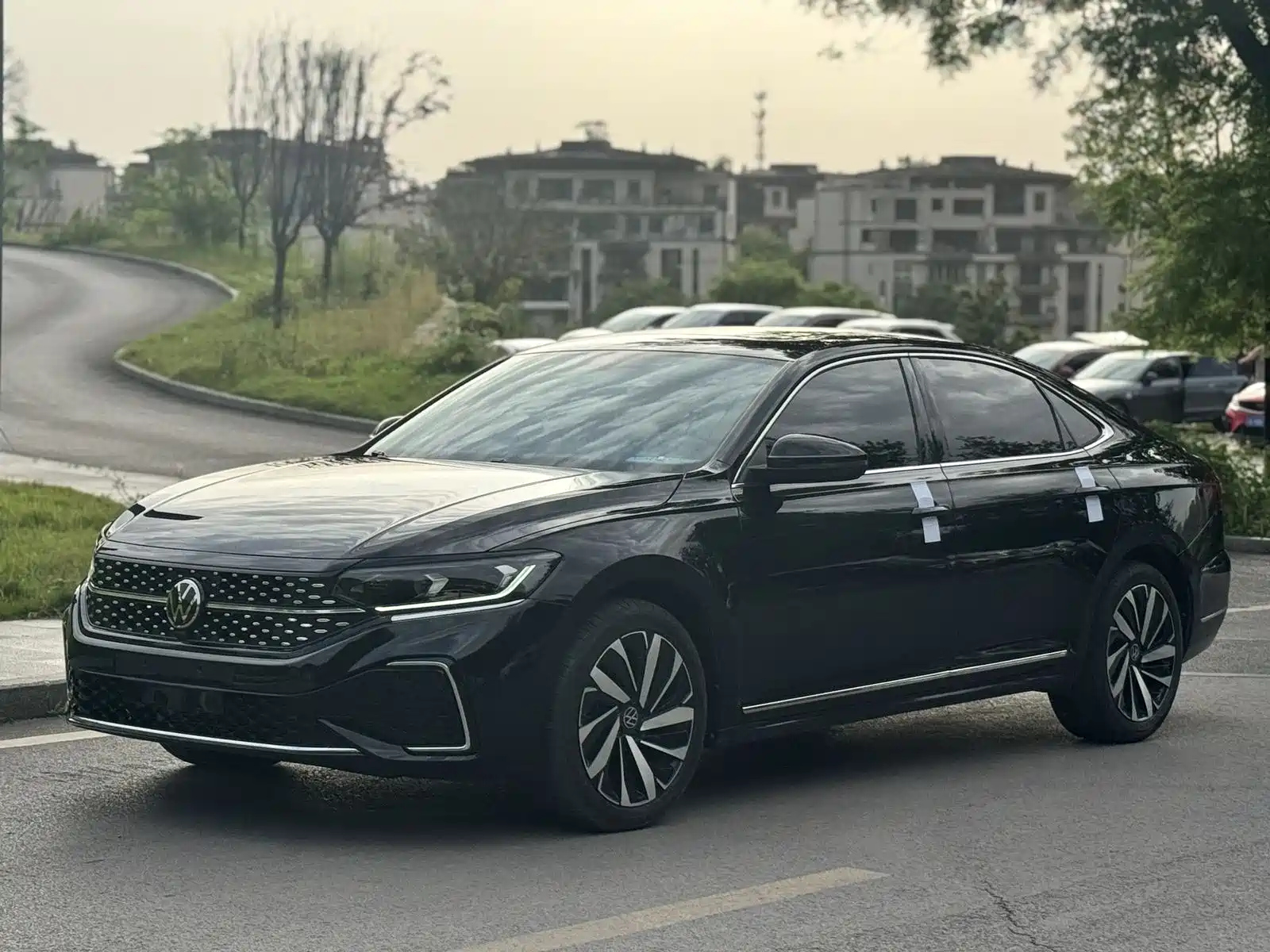 VOLKSWAGEN PASSAT 2023
